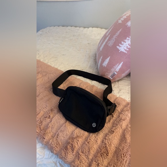 Lululemon belt bag - Picture 2 of 2